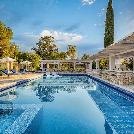 1- Zeus Suite - Kommeno Villa K Boutique Hotel. ホテル 4*
