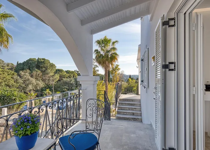 1- Zeus Suite - Kommeno Villa K Boutique Hotel. ホテル コメノ