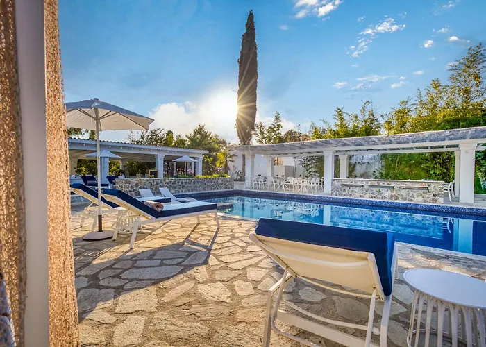1- Zeus Suite - Kommeno Villa K Boutique Hotel. コメノ